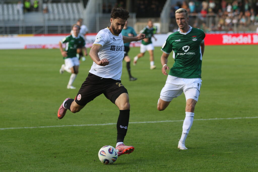 Nikolas Agrafiotis beim Torschuss
