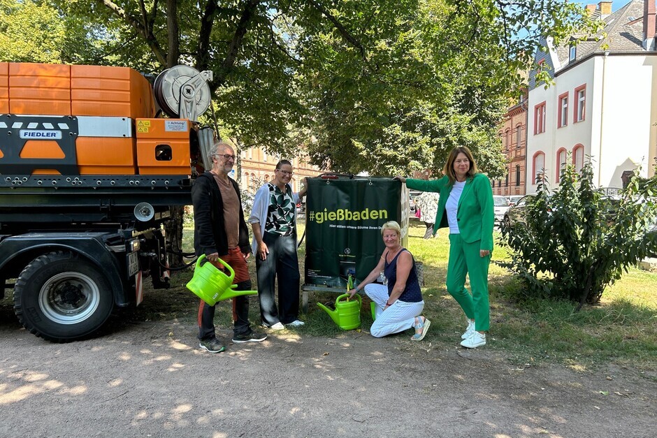 Das Projekt Giessbaden feiert Jubiläum mit Baumpaten in Wiesbaden.