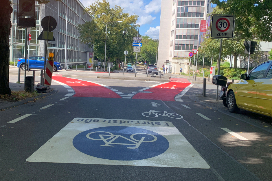 Wiesbaden richtet Fahrradstraße in der Lessingstraße ein – neue Radverbindung zum St. Josefs-Hospital