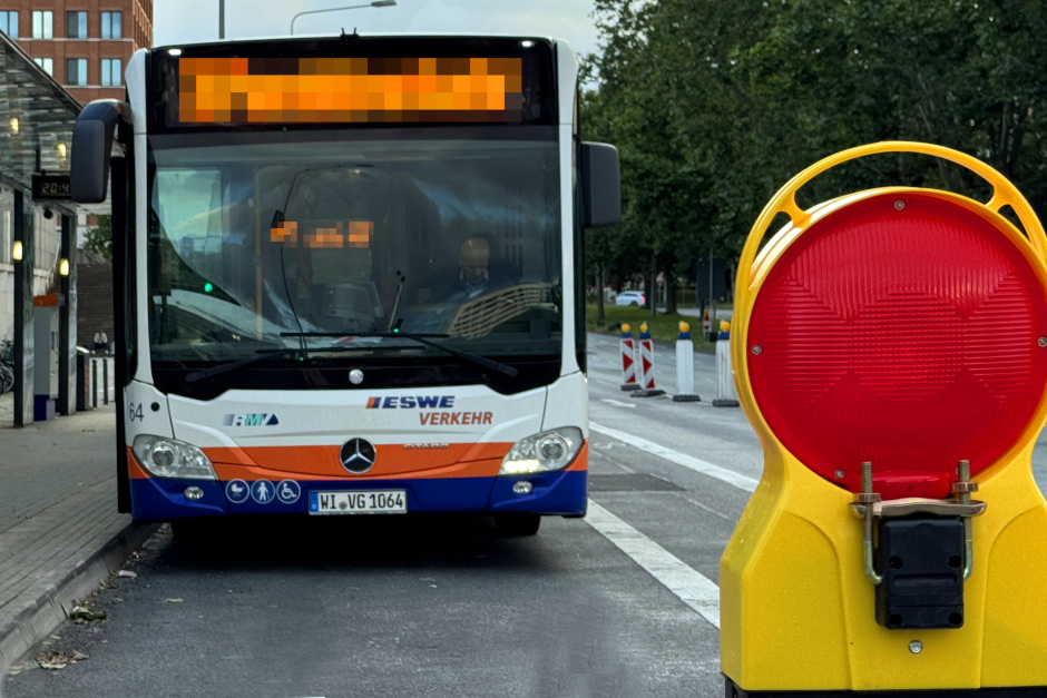 Wasserrohrbruch legt Busverkehr in Wiesbaden lahm: Zehn Linien betroffen