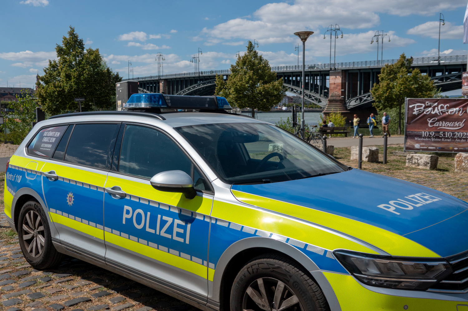 Menschenkette auf der Theodor-Heuss-Brücke: Wiesbaden und Mainz senden starkes Signal für die Ukraine am Sonntag, 24. August 2025.