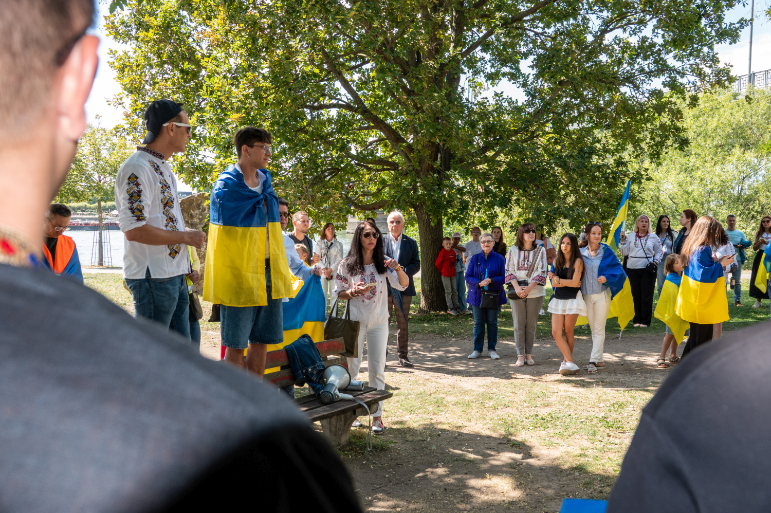 Menschenkette auf der Theodor-Heuss-Brücke: Wiesbaden und Mainz senden starkes Signal für die Ukraine am Sonntag, 24. August 2025.