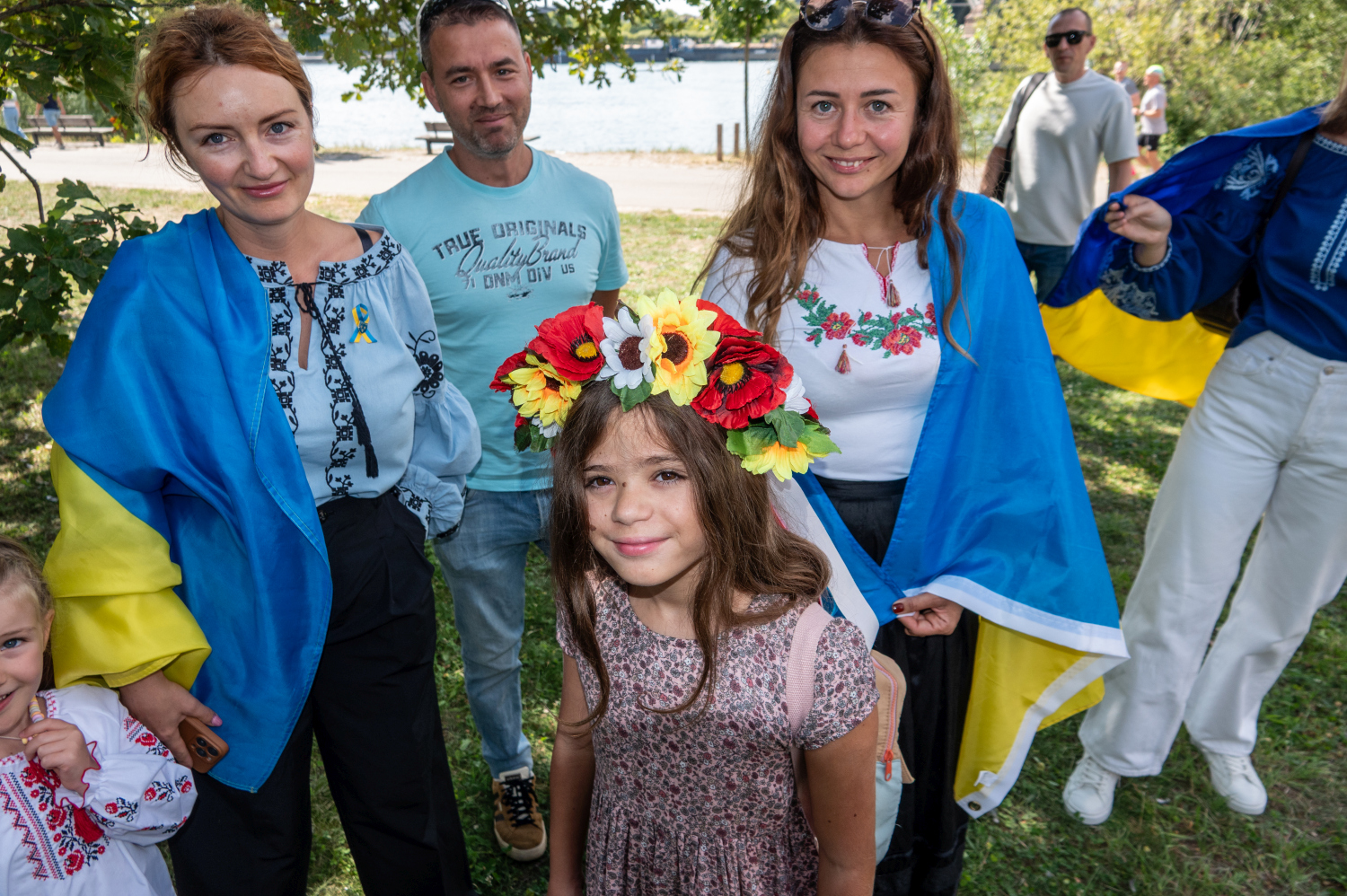 Menschenkette auf der Theodor-Heuss-Brücke: Wiesbaden und Mainz senden starkes Signal für die Ukraine am Sonntag, 24. August 2025.