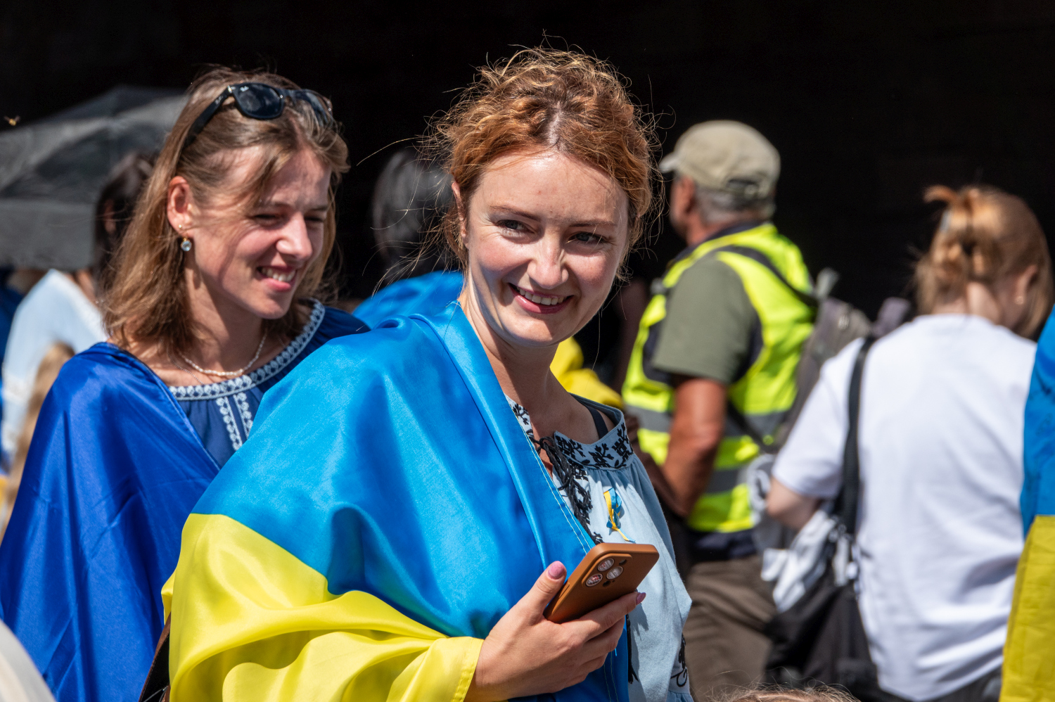 Menschenkette auf der Theodor-Heuss-Brücke: Wiesbaden und Mainz senden starkes Signal für die Ukraine am Sonntag, 24. August 2025.
