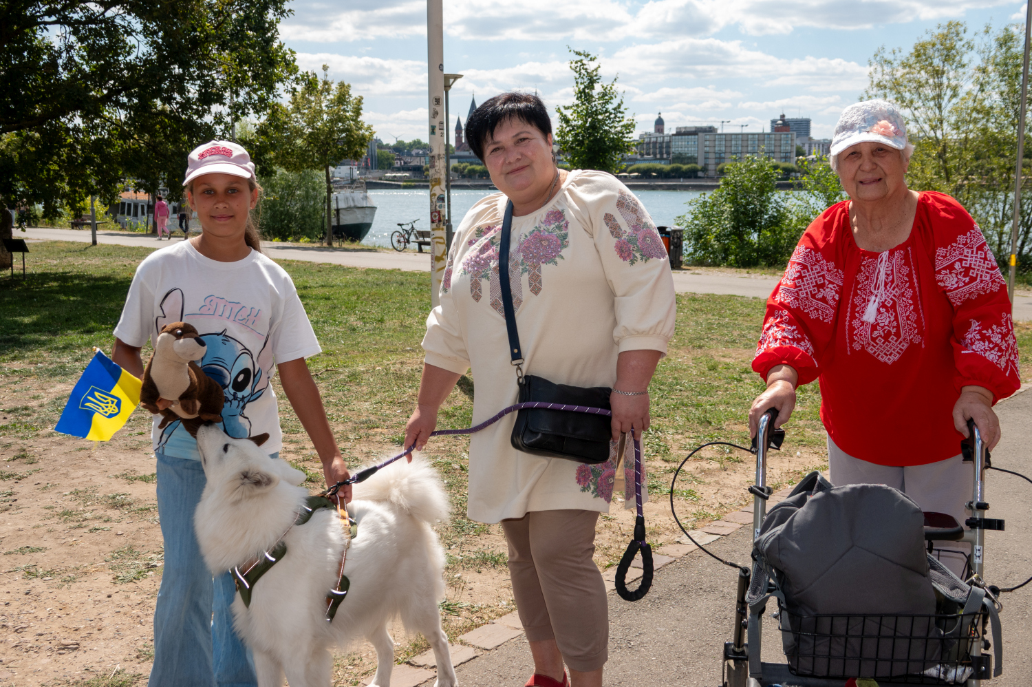 Menschenkette auf der Theodor-Heuss-Brücke: Wiesbaden und Mainz senden starkes Signal für die Ukraine am Sonntag, 24. August 2025.