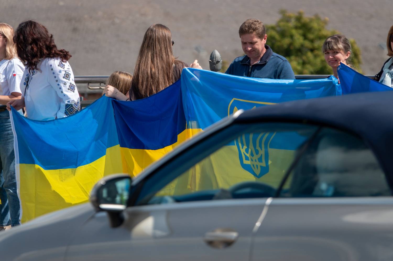 Menschenkette auf der Theodor-Heuss-Brücke: Wiesbaden und Mainz senden starkes Signal für die Ukraine am Sonntag, 24. August 2025.