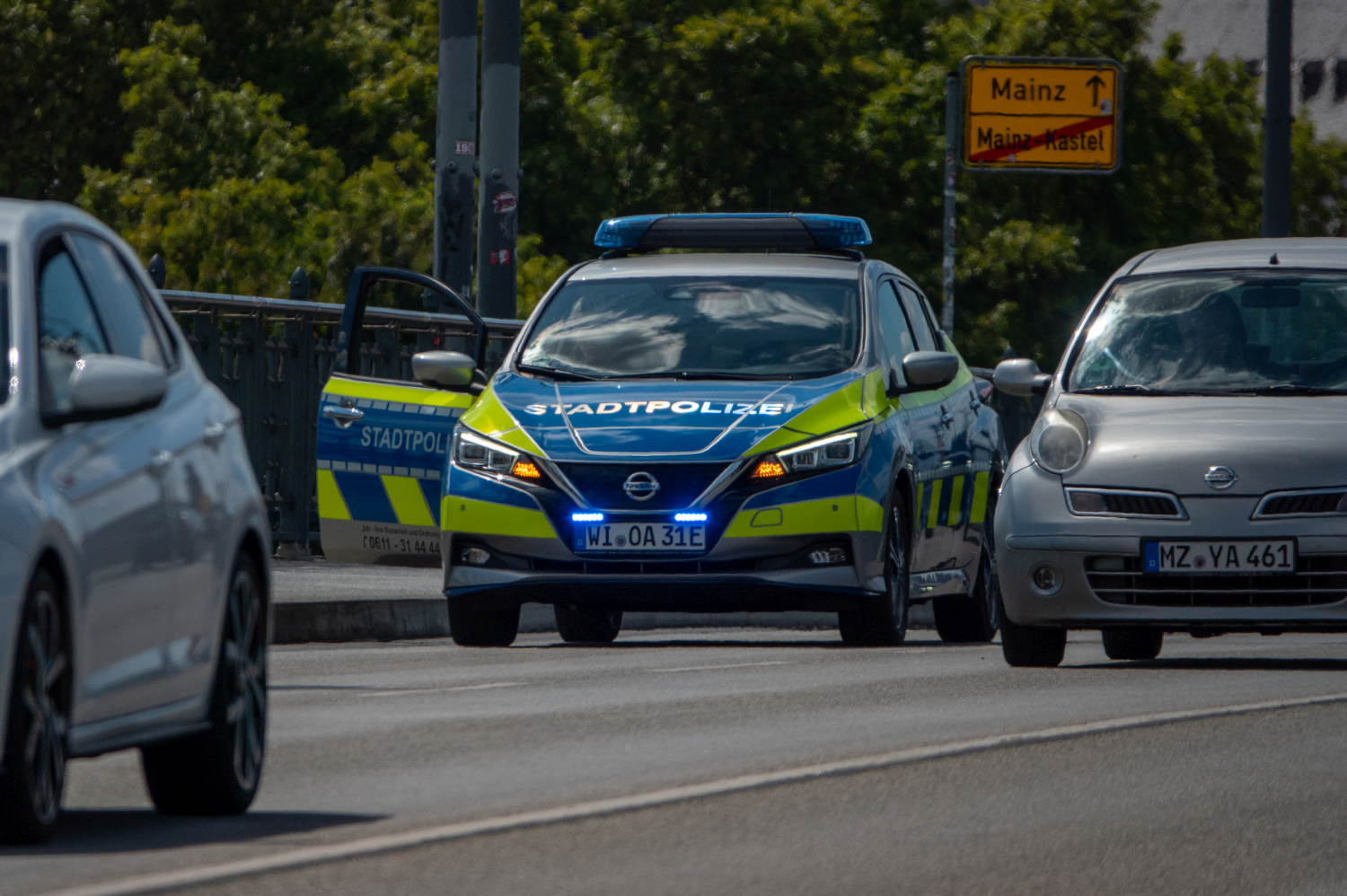 Menschenkette auf der Theodor-Heuss-Brücke: Wiesbaden und Mainz senden starkes Signal für die Ukraine am Sonntag, 24. August 2025.
