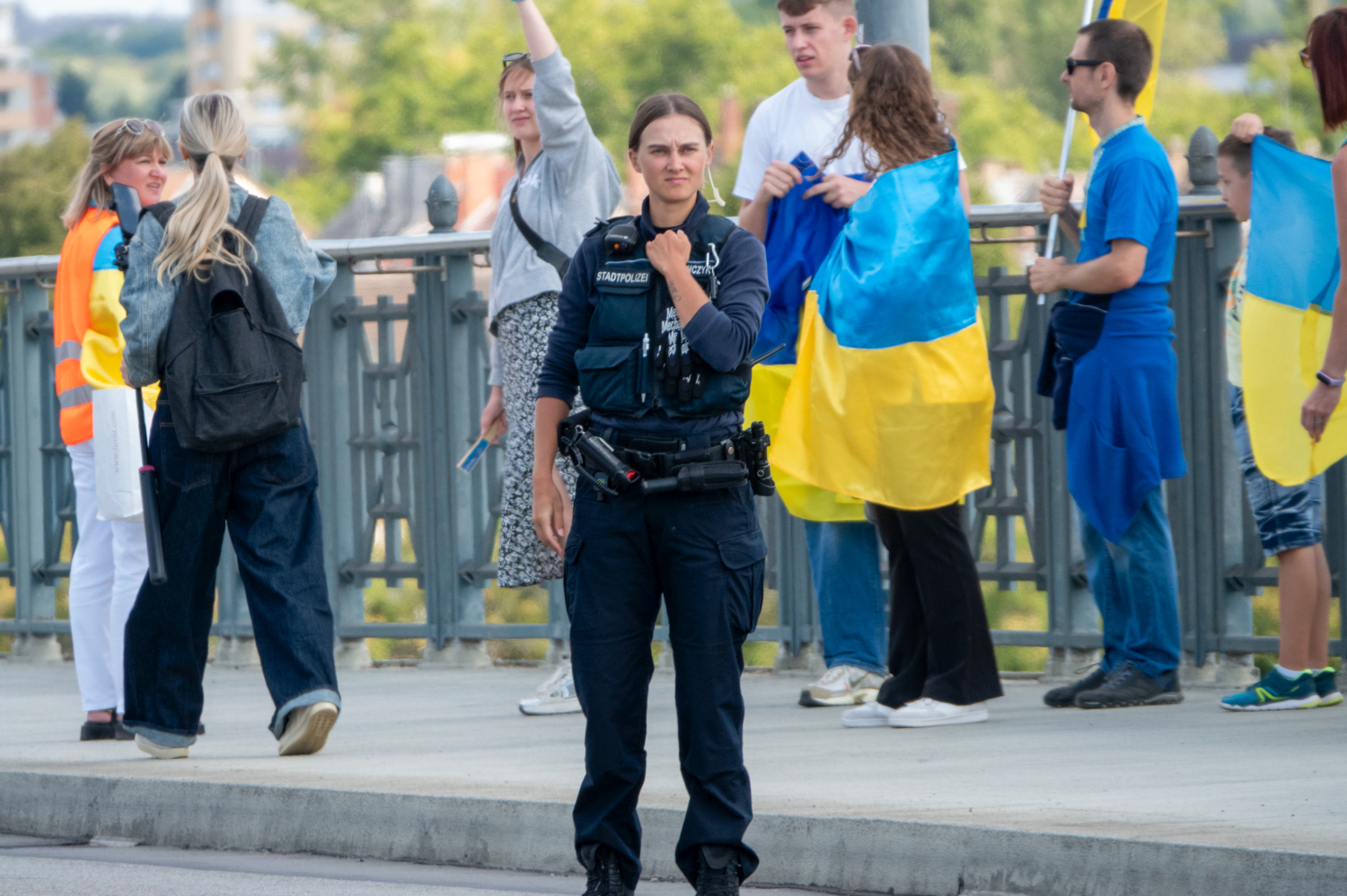 Menschenkette auf der Theodor-Heuss-Brücke: Wiesbaden und Mainz senden starkes Signal für die Ukraine am Sonntag, 24. August 2025.