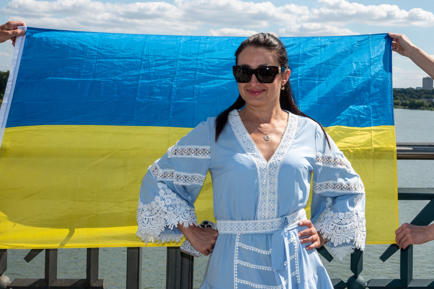 Menschenkette auf der Theodor-Heuss-Brücke: Wiesbaden und Mainz senden starkes Signal für die Ukraine am Sonntag, 24. August 2025.