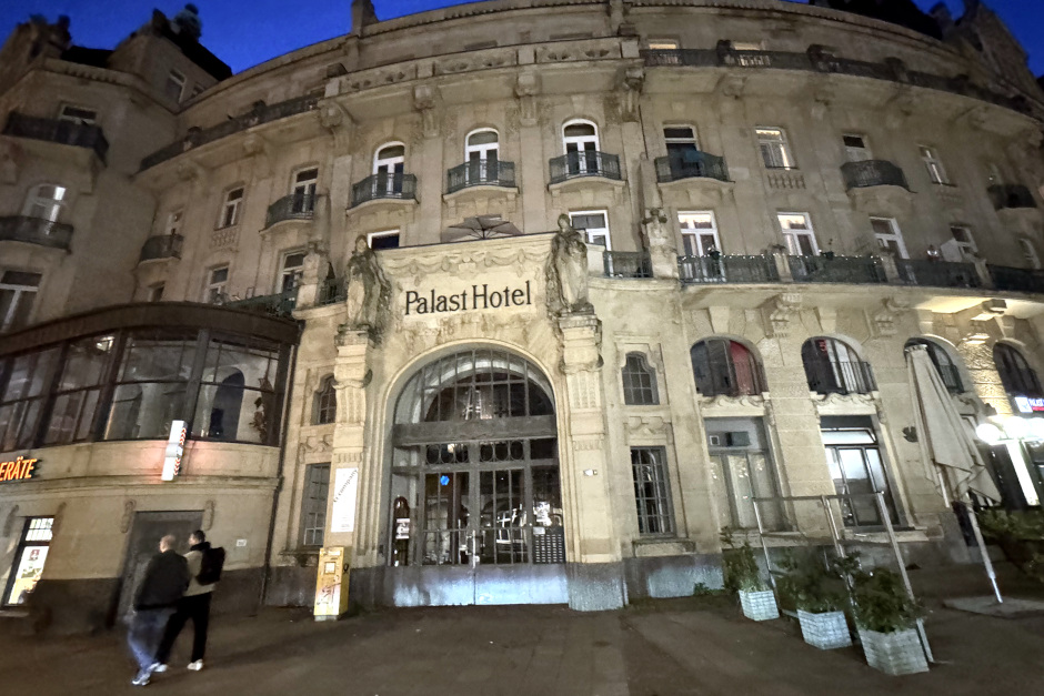 Mit scharfer Kritik reagiert die CDU-Rathausfraktion auf die Haltung der SPD zum Palast Hotel und die damit verbundenen Entscheidungen von Sozialdezernentin Patricia Becher (SPD). Während Wiesbaden unter einer dramatischen Haushaltslage leidet, betreibt die SPD eine Politik eines finanziellen Verschiebebahnhofs – auf Kosten der Steuerzahlerinnen und Steuerzahler.