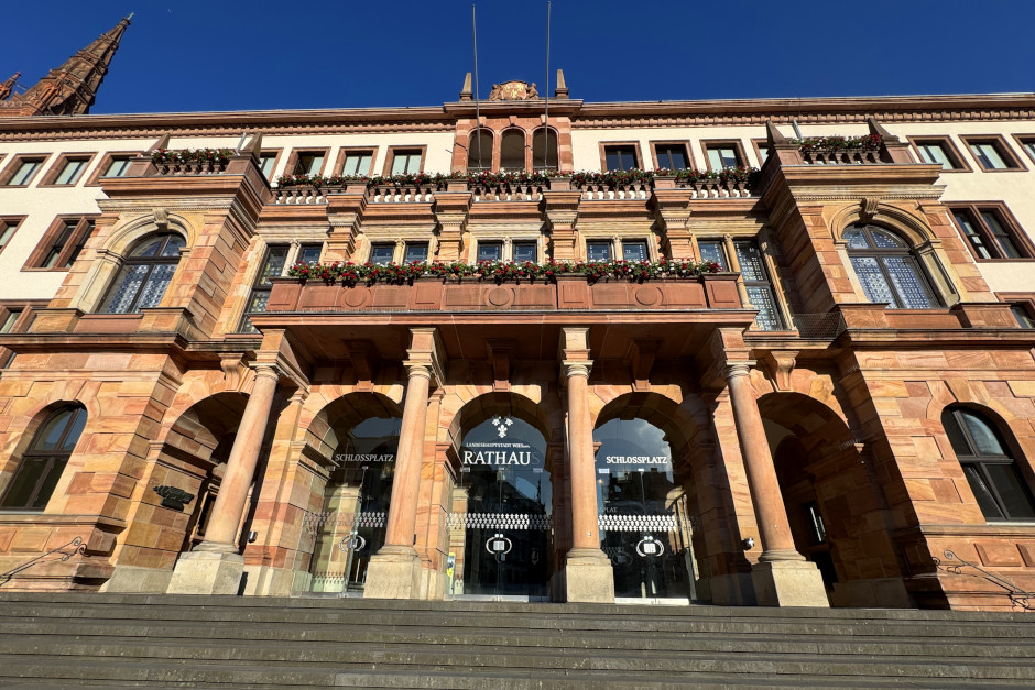 Medizin, Jobs, Innenstadt-Zukunft und Millionenfragen: Wiesbadener Ausschüsse haben viel wichtige Themen auf der Agenda im Wiesbadener Rathaus.