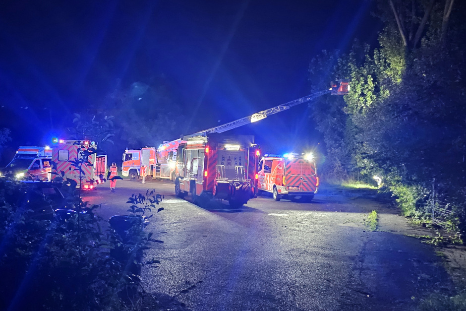 Tragischer Einsatz am Schiersteiner Hafen. Eine Frau wurde am Montagabend tot aus dem Rhein geborgen.