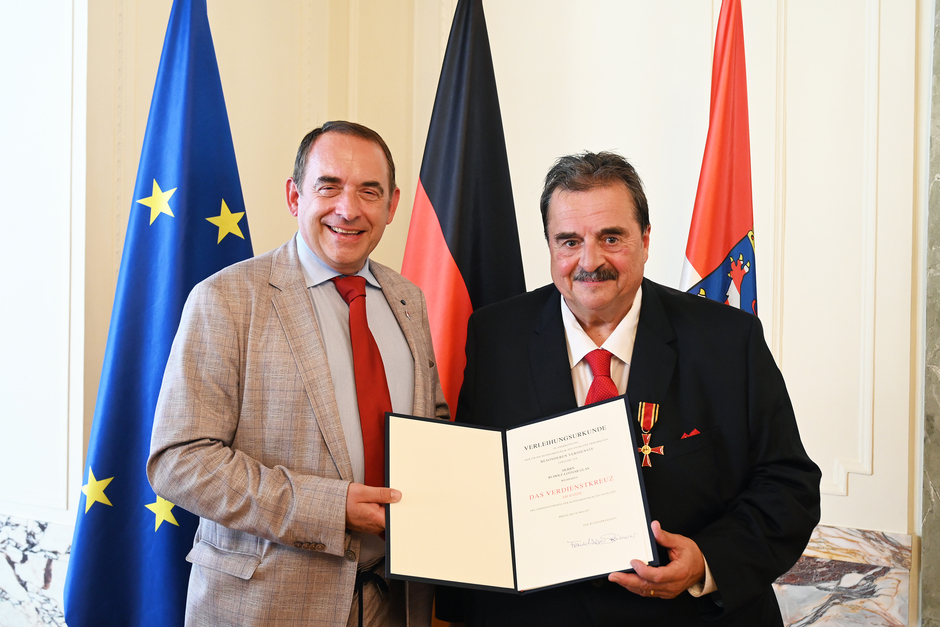 Rudolf-Lothar "Rudi" Glas aus Wiesbaden wurde mit dem Verdienstorden der Bundesrepublik Deutschland ausgezeichnet.