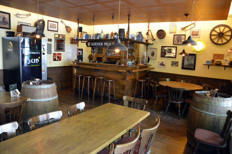 Das Kinder- und Jugendhaus St. Patrick in Wiesbaden-Bierstadt lädt am Freitag, 22. August, wieder zum gemütlichen Beisammensein in seinen Paddy's Pub ein. Alle Gemeindemitglieder, Freunde und Gäste in die Patrickstraße 12 eingeladen, um die besondere Atmosphäre zu genießen.