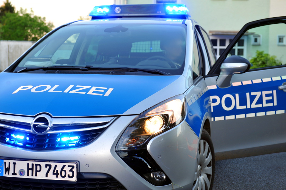 Eine Wiesbadenerin ist am Samstagmittag in Bierstadt von zwei falschen Spendensammlern um 50 Euro betrogen worden. Die Männer gaben vor, Spenden für Menschen mit Behinderung zu sammeln, und flüchteten mit dem Geld.