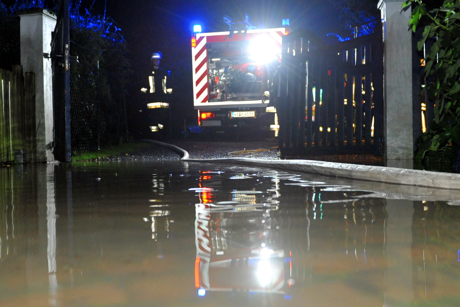Oberbürgermeister Mende dankt Wiesbadener Feuerwehr nach Unwettereinsätzen