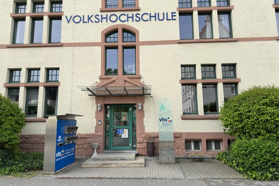 Die Volkshochschule Wiesbaden ziehm vom Europaviertel in die Luisenstraße in der Innenstadt um.