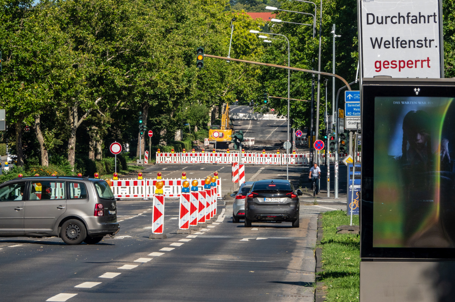 Die Stadt Wiesbaden hat eine Aktualisierung zur Sperrung des Gustav-Stresemann-Rings bekannt gegeben. Ab Mittwoch, dem 20. August, soll eine wichtige Umleitungsstrecke über die Nebenfahrbahn zur Verfügung stehen.