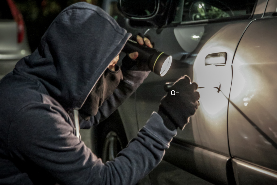 Auto von Privatgrundstück in der Nacht zum Donnerstag in Wiesbaden-Dotzheim geklaut.