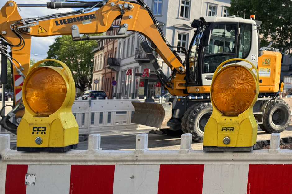 Fernwärme-Ausbau: Neue Bauphase auf der Schwalbacher Straße bis Mitte November in Wiesbaden.