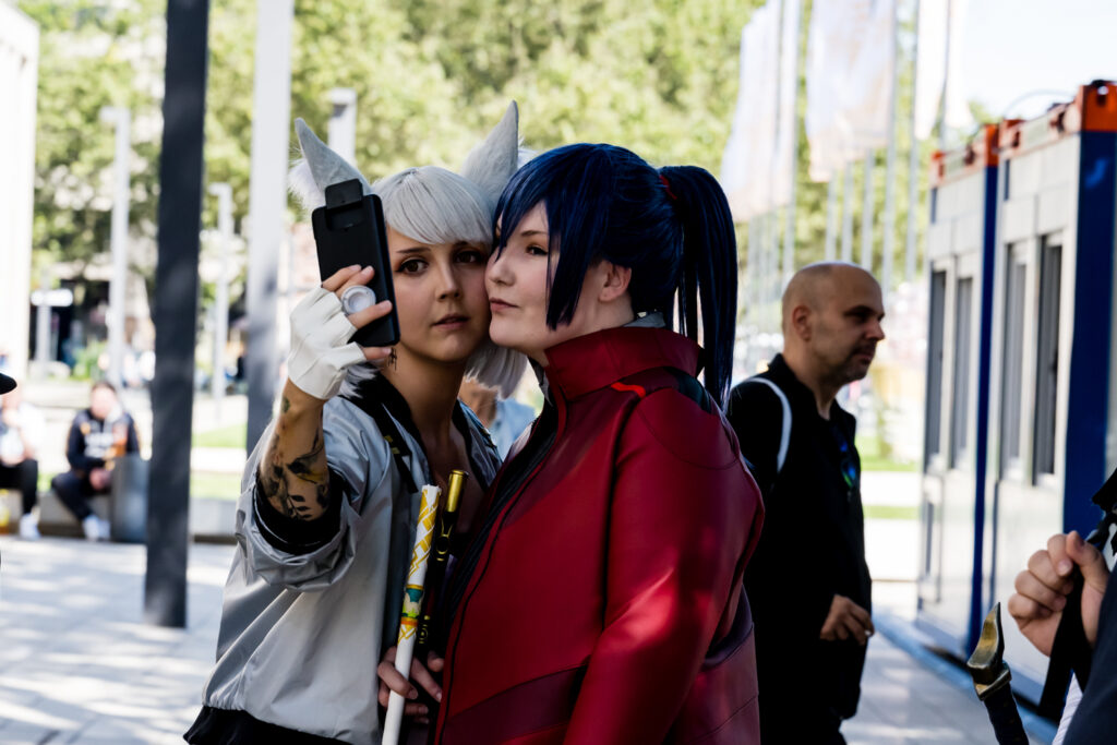An diesem Wochenende, von Freitag, dem 5. September, bis Sonntag, dem 7. September, verwandelt sich die Innenstadt wieder in eine bunte Bühne für Anime- und Manga-Fans. Die Convention Connichi findet zum dritten Mal im RheinMain CongressCenter (RMCC) statt und erwartet Tausende von Besucherinnen und Besuchern in fantasievollen Kostümen