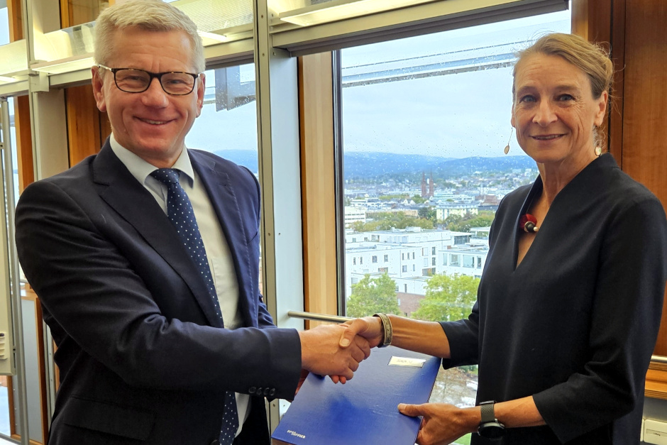 ESWE Verkehr: Aufsichtsrat verlängert Vertrag von Geschäftsführerin Marion Hebding vorzeitig bis 2030 Stabilität und Zukunftsfokus: Führungsteam vertraut weiterhin auf Kompetenz, klare Strategie und Innovationsgeist
