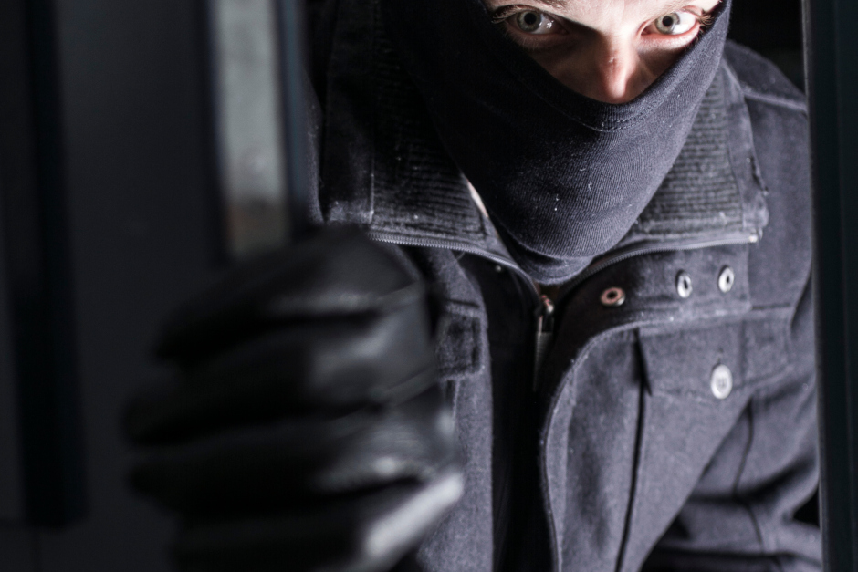 Einbruch über das Wochenende in einen Keller eines Mehrfamilienhauses in Wiesbaden.