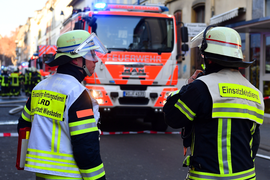 Innenminister Roman Poseck und Innenstaatssekretär Martin Rößler werben für mehr Respekt und Wertschätzung gegenüber Polizei, Feuerwehr und Rettungsdiensten.