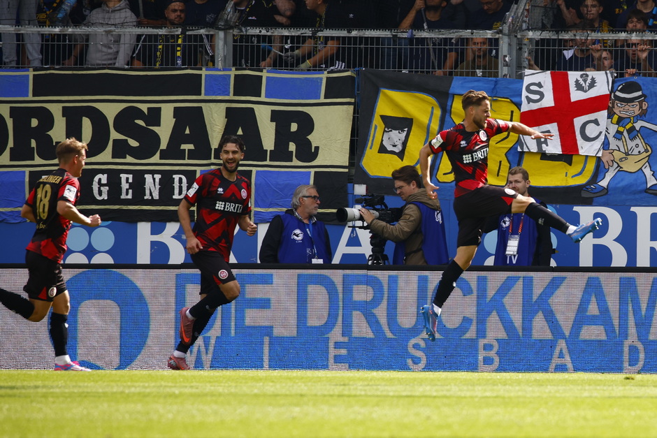 SV Wehen Wiesbaden gegen 1. FC Saarbrücken