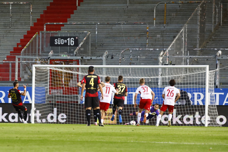 SV Wehen Wiesbaden gegen SSV Jahn Regensburg