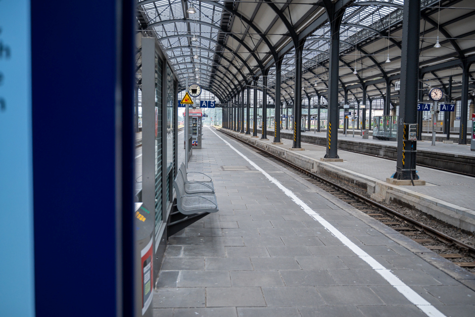 Der Wiesbadener Hauptbahnhof landet bei einem deutschlandweiten Bewertungs-Ranking auf einem Mittelfelfplatz.