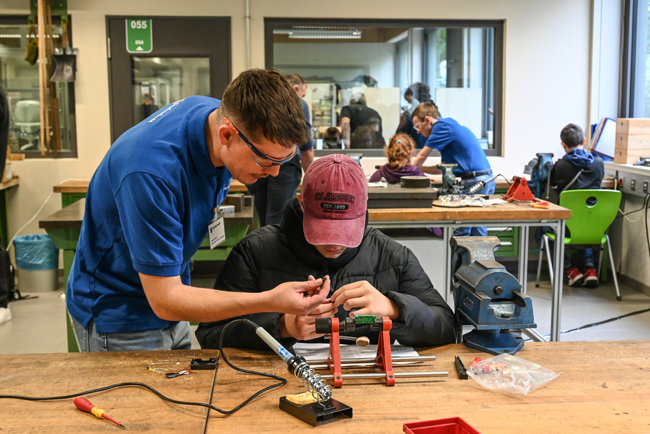 Die IHK Wiesbaden bietet beim Tag der Technik Berufsorientierung mit vielfältigem Praxisbezug.