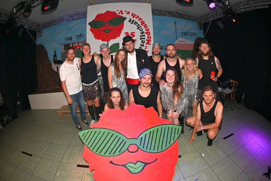 Medenbacher Kerb 2025: Live-Musik, Comedy und eine legendäre Playbackshow