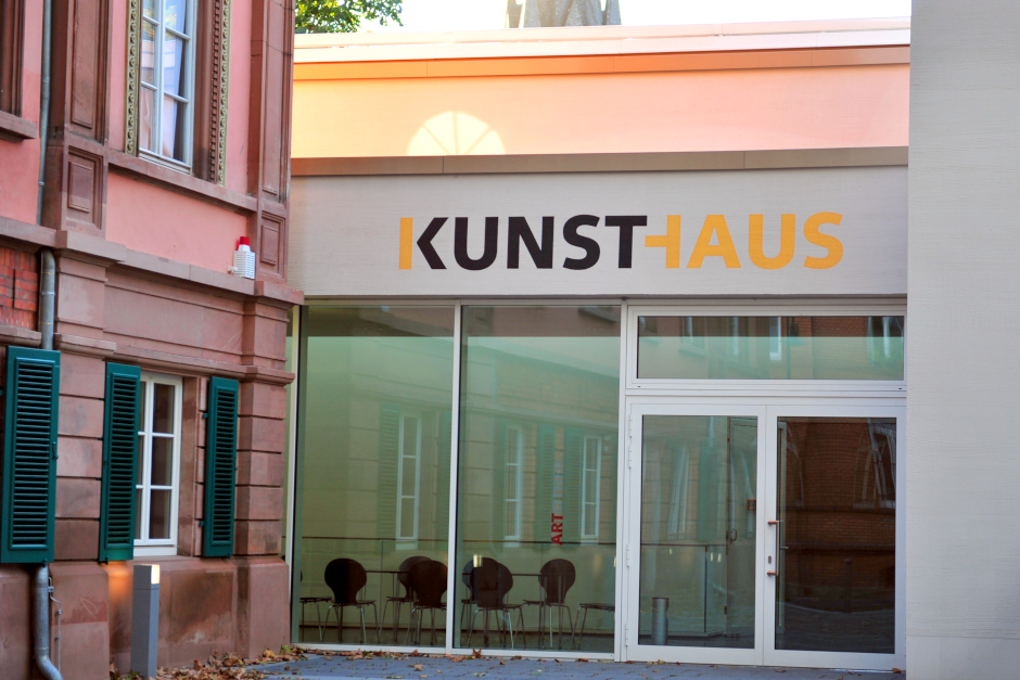 Das Kunsthaus Wiesbaden auf dem Schulberg öffnet sein Atelierhaus wieder.