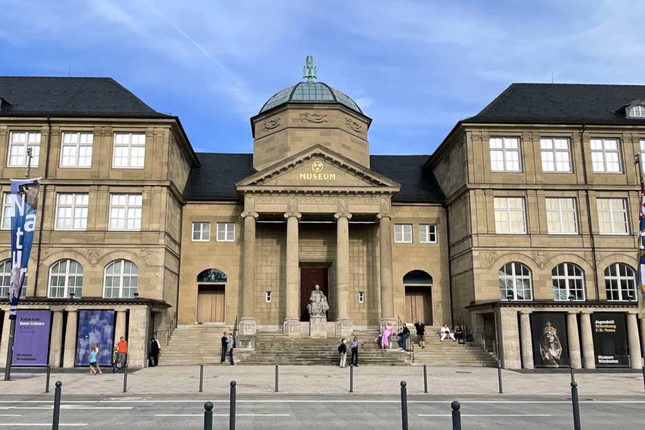 Mit dem Seniorenbeirat Wiesbaden in die Ausstellung „Honiggelb – Die Biene in Natur- und Kulturgeschichte“ ins Wiesbadener Landesmuseum.