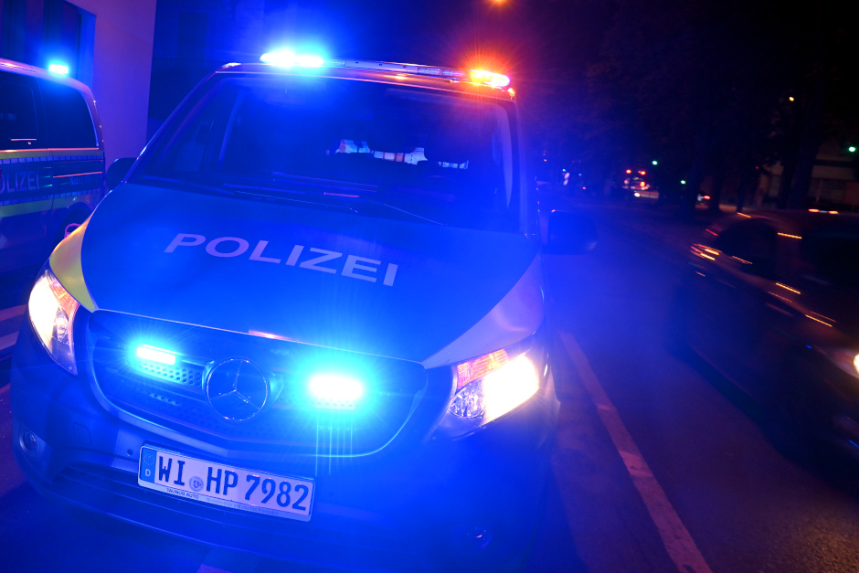 Illegales Kraftfahrzeugrennen in Wiesbaden: Polizei beschlagnahmt Fahrzeuge und Handys nach Raser-Meldung