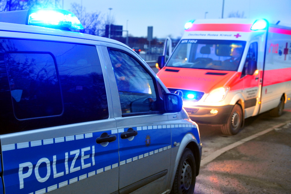 Am Samstagabend kam es in Wiesbaden-Schierstein zu einem schweren Verkehrsunfall. Ein 62-jähriger Rollerfahrer stürzte, nachdem ihm ein Autofahrer die Vorfahrt nahm. Der Mann erlitt schwere Verletzungen und musste ins Krankenhaus gebracht werden.