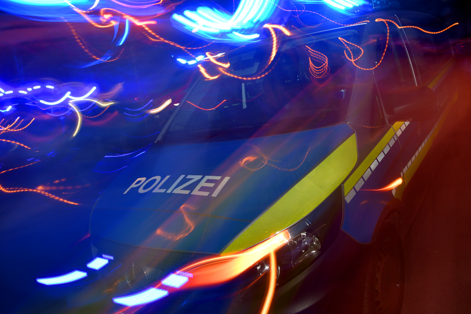 Mann beschädigt mutwillig in der Nacht zum Sonntag ein Auto in Wiesbaden-Bierstadt.