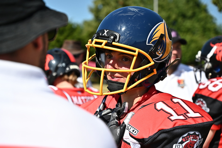 Quarterback Katharina Nestoras Im Jersey Der Wetterau Bulls