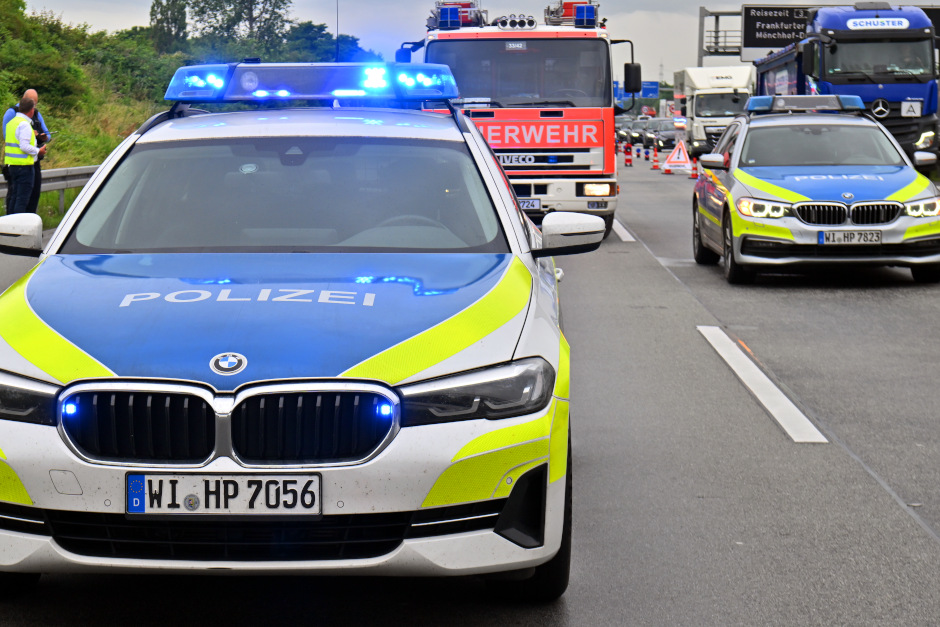 Kollision mit drei Fahrzeugen im Wiesbadener Kreuz sorgte am Montagnachmittag für Verkehrschaos auf der A3 bei Wiesbaden.
