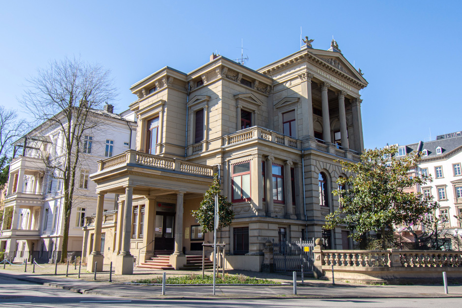 ARTE-Filmpremiere im Literaturhaus Wiesbaden. Dokumentarfilm „Philippinen – Literatur als Widerstand gegen Diktaturen“.