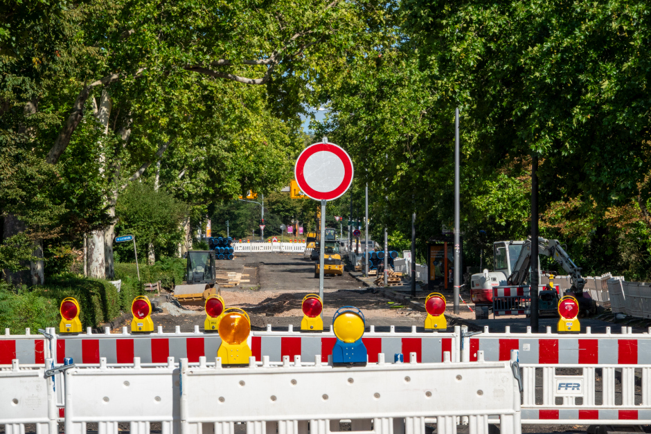 Sperrung Gustav-Stresemann-Ring ab der Mainzer Straße in Wiesbaden stadtauswärts.