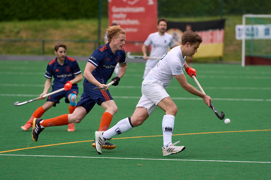 Wiesbadener THC siegt bei den Stuttgarter Kickers