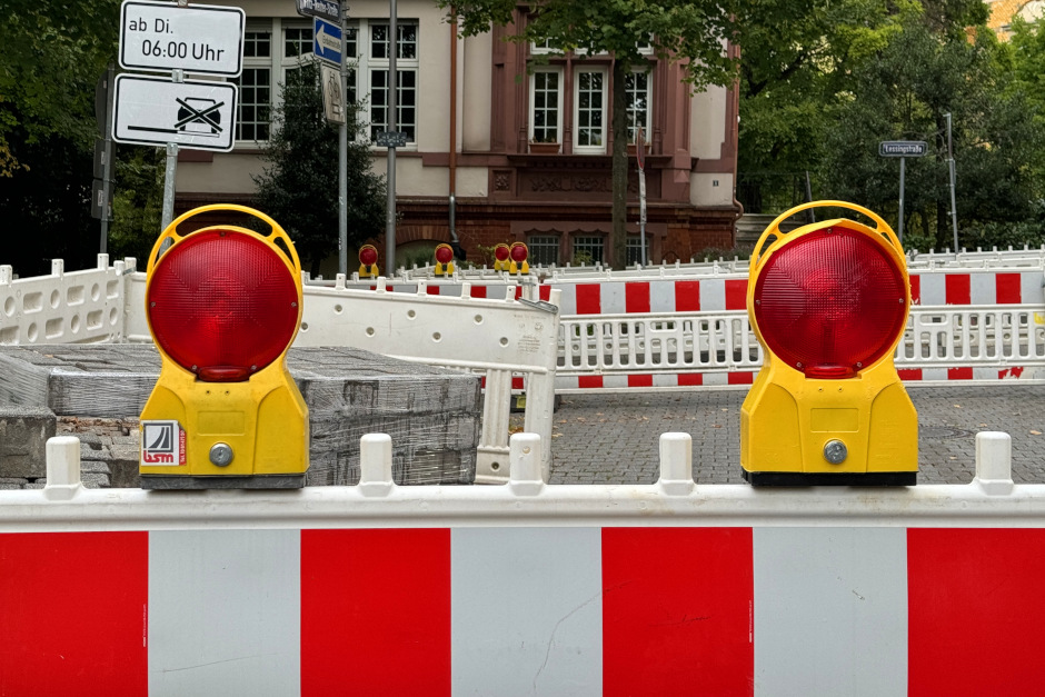 Vollsperrung der Kapellenstraße in Wiesbaden gegen Sanierung einer Wasserversorgungsleitung.