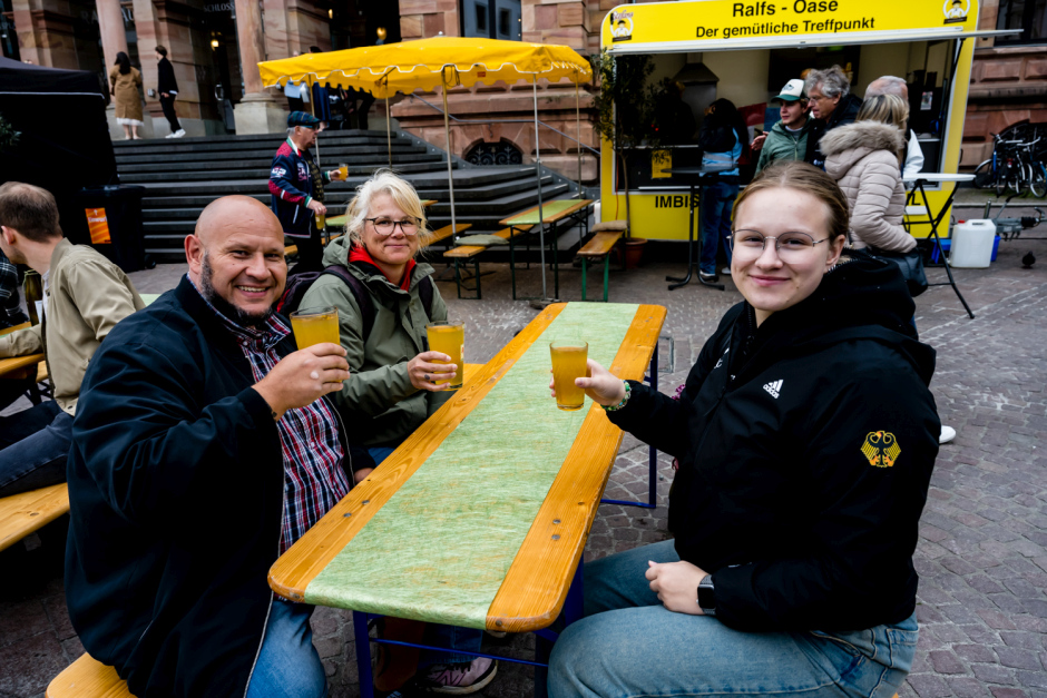 Herbstliches Wiesbadener Äpplerfest 2025 auf dem Schlossplatz