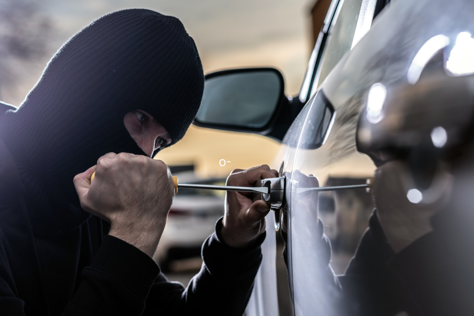 Außenspiegel von zwei Autos in der Nacht zum Donnerstag in Wiesbaden entwendet.