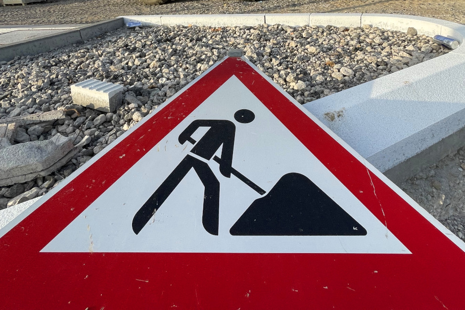 Bauarbeiten an der Schiersteiner Straße in Wiesbaden: Zweiter Abschnitt wegen Regenwetter verschoben.