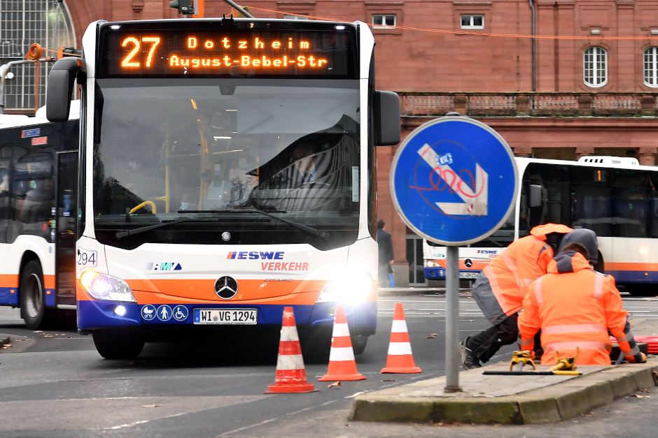 Busumleitung zur Brita-Arena am Sonntag in Wiesbaden.