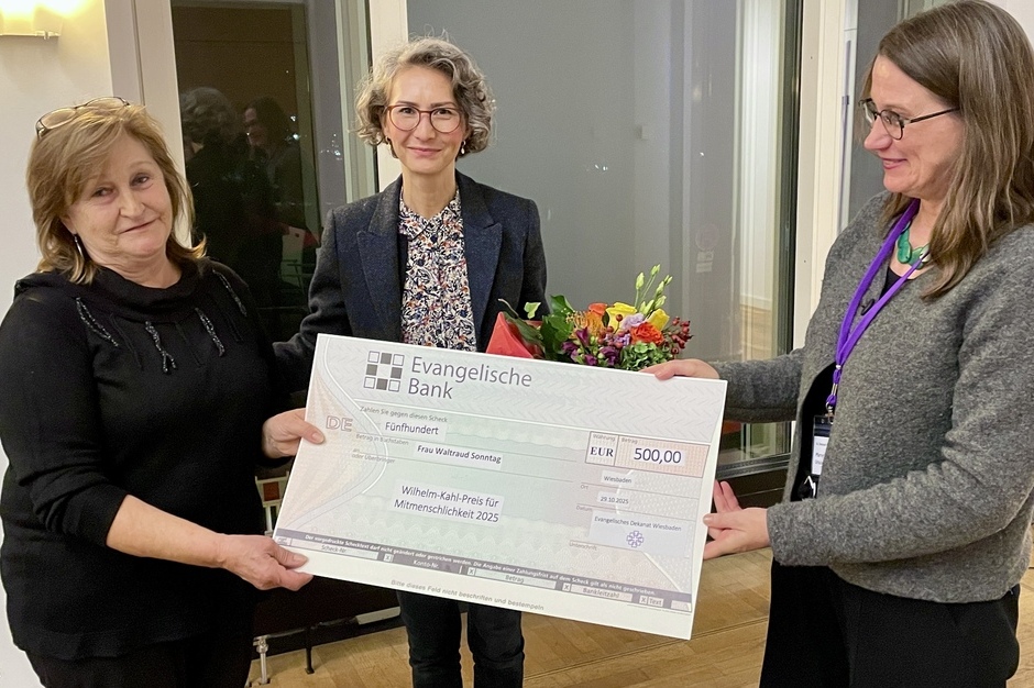 Waltraud Sonntag wurde in Wiesbaden mit dem Wilhelm-Kahl-Preis ausgezeichnet.