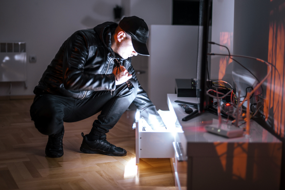 Wohnungseinbrecher macht am Donnerstag reichlich Beute in Wiesbaden.